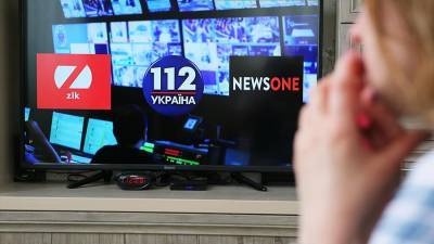 Большинство украинцев не поддерживали запрет оппозиционных телеканалов
