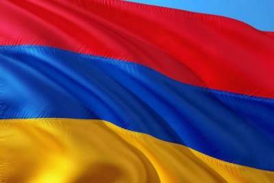 В парламенте Армении обвинили военных в недопустимом вмешательстве в политику