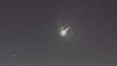 Метеор сгорел в небе над Великобританией — видео