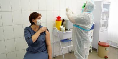 В Харькове в двух больницах отказались прививаться индийской вакциной: ждут Pfizer, а на Covishield желающих нет