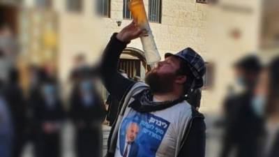 "Пьяницы голосуют за Либермана": фото религиозного журналиста удивило соцсети