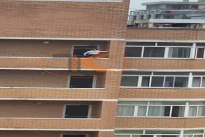 В Новороссийске 11-летняя девочка выпала из окна многоэтажки