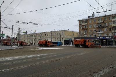 1 марта в Туле свыше 100 единиц техники убирали дороги и тротуары от снега и наледи