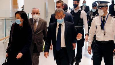 Суд Парижа признал виновным экс-президента Саркози по делу о коррупции