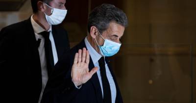 Саркози приговорен к трем годам тюрьмы, два из них условно