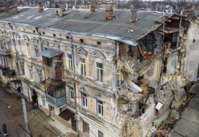 В Одессе обрушился жилой дом-памятник архитектуры (фото)