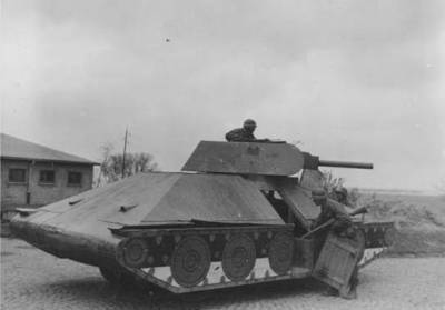 Как советские войска воевали на деревянных танках против Гитлера