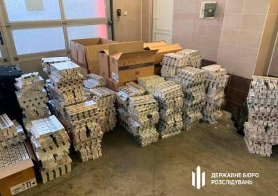 16 кг золота и тысячи блоков сигарет: подробности задержания сотрудников посольства Украины в Польше