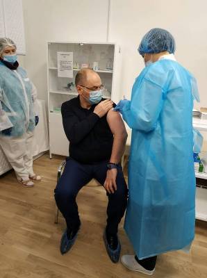 Степанов вакцинировался от COVID-19 индийским препаратом