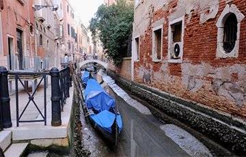 В Венеции пересохли знаменитые каналы: фоторепортаж