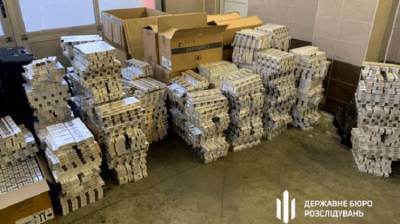 В дипломатическом авто на границе обнаружили килограммы золота, сотни тысяч долларов и тысячи блоков сигарет. Наш МИД в шоке - vatra.net.ua