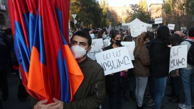Новости на "России 24". В Армении сторонники и противники Пашиняна митингуют в 10 минутах езды друг от друга