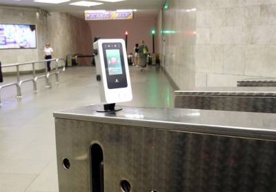 В минском метро появились сервисы оплаты проезда с помощью биометрии. На каких станциях и как это работает?