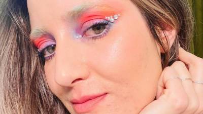 Весенний макияж со стрелкой из страз: показывает визажист сериала «Эйфории»