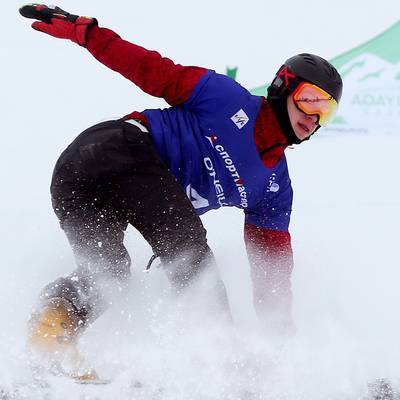 Российский сноубордист Дмитрий Логинов завоевал золото в Словении