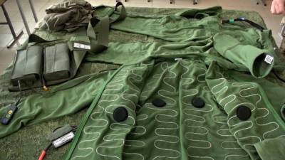 Военные впервые провели тренировку в одежде с электроподогревом. Видео