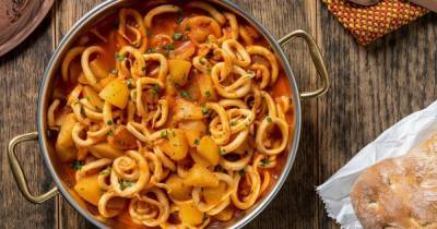 Ужин по итальянски: тушеный картофель с кальмарами