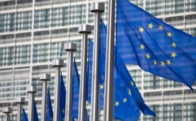 Еврокомиссия в этом месяце подготовит проект закона о введении электронных паспортов по вакцинации от коронавируса