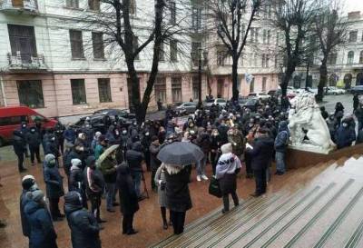 Жители двух областей Украины вышли на протесты из-за усиления карантина