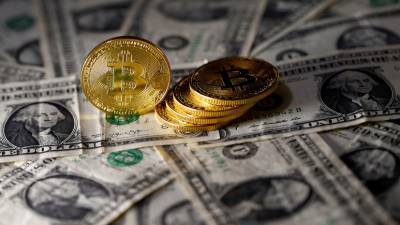 Денис Ракша - Эксперт оценил способность криптовалюты потеснить доллар на мировых рынках - russian.rt.com