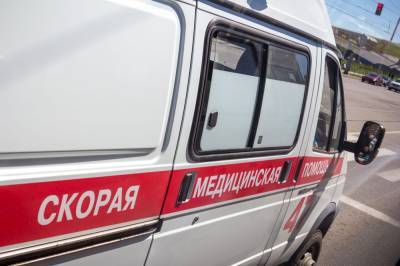 Вывеска магазина обрушилась на пожилую женщину в Нижнем Новгороде