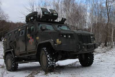 Автомобиль с украинскими воинами подорвался на Донбассе: почти десяток пострадавших
