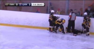 В России 10-летний хоккеист почти сутки провел в коме после силового приема от соперника (видео)