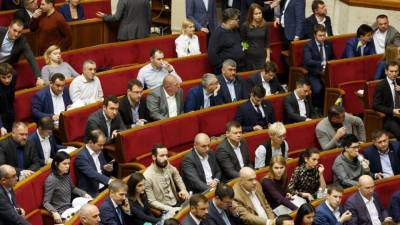 "Восточно-украинский" язык встретили аплодисментами на парламентском заседании в Днепре