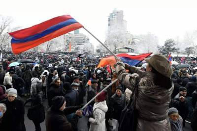 В Армении противники Пашиняна штурмом ворвались в правительство (ВИДЕО)