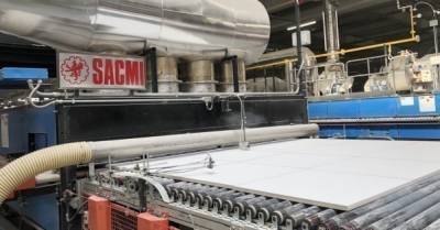 Производство осуществляют роботы: Эпицентр открыл под Киевом завод по изготовлению плитки