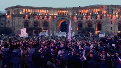 Вести в 20:00. Два митинга одновременно: Ереван поделили противники и сторонники Пашиняна