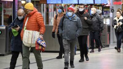 Россиян попросили "не помогать" появлению новых мутаций коронавируса