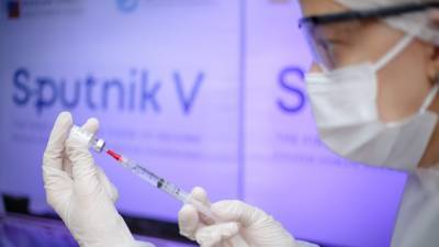 Словакия без одобрения ЕС получила первую партию российской вакцины "Спутник V"