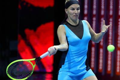 Кузнецова проиграла Азаренко в первом раунде турнира в Дохе