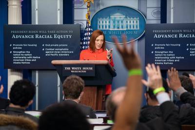Белый дом раскритиковали за тест на COVID-19, который обойдется репортерам в $170