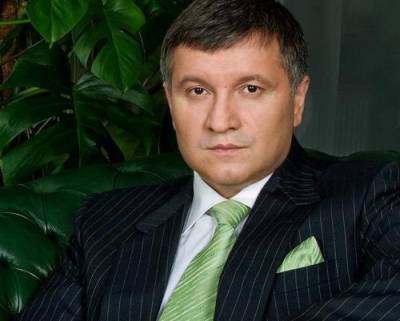 Глава МВД Украины Арсен Аваков сравнил себя с ангелом в ответ на заявления националистов