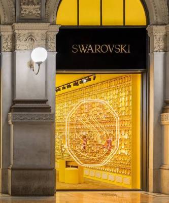 Новая вселенная Swarovski: как изменились слоган, символ и магазины бренда?