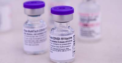 Псаки заявила, что США пока не будут делиться вакцинами с другими странами