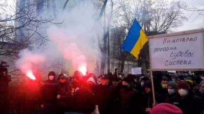 В Киеве люди протестовали в поддержку Антоненко, произошли стычки