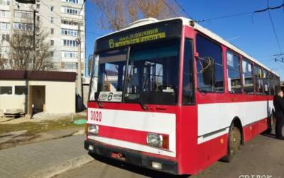В Николаеве мужчина избил женщину-водителя троллейбуса
