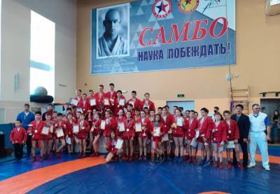 70 сахалинцев приняли участие в областном первенстве по самбо