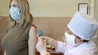 Вице-премьер Татьяна Голикова заявила, что, возможно, россиянам придется прививаться регулярно от коронавируса