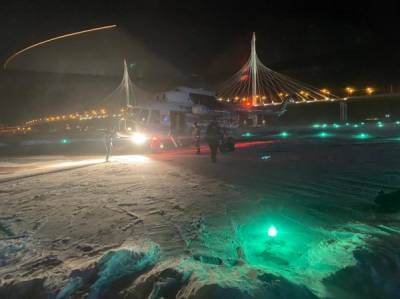 Двух рыбаков на Финском заливе спасали с помощью вертолета