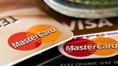 Владельцам кредитных карт объяснили появление «лишних» сумм долга