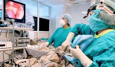 Тюменские отоларингологи удалили пациентке опухоль из носа размером с кулак