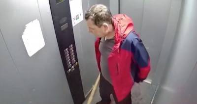 Житель Красноярска устроил погром в кабине лифта