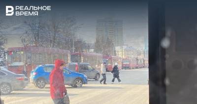 На улице Ершова в Казани встали трамваи