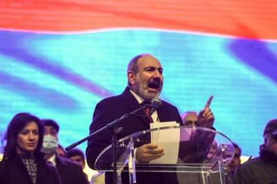 Пашинян заявил об автоматической отставке главы Генштаба Армении