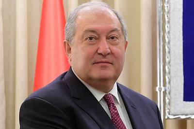 Президент Армении оспорил увольнение начальника Генштаба
