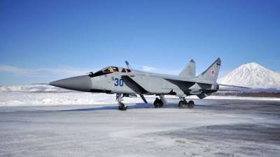 Истребитель МиГ-31БМ Тихоокеанского флота перехватил "нарушителя" над Арктикой